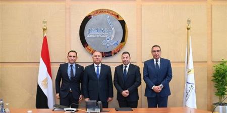 كامل الوزير يشهد توقيع عقد ترخيص شركة "رحلة رايدز " للعمل في مجال نقل الركاب