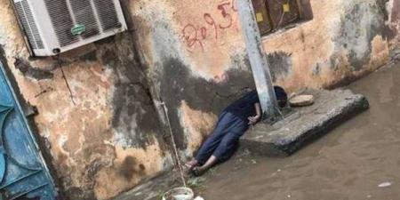 "مات صعقآ"..التحقيقات تكشف ملابسات وفاة لص الكابلات الكهربائية