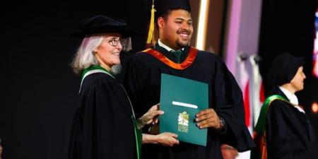 جامعة جزيرة الأمير إدوارد بالقاهرة تحتفل بتخرج دفعة 2025 من طلابها