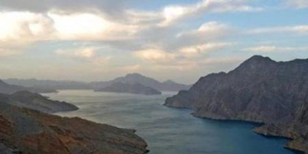 البرلمان الإيراني يقرر إغلاق مضيق هرمز