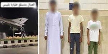 كشف ملابسات مقطع فيديو تضمن قيام بعض الصبية بتسلق طيارة هيكلية بالشرقية.. وضبط مرتكبى الواقعة