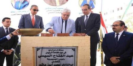وزير التعليم العالي يضع حجر أساس مركز علاج الأورام بجامعة الفيوم