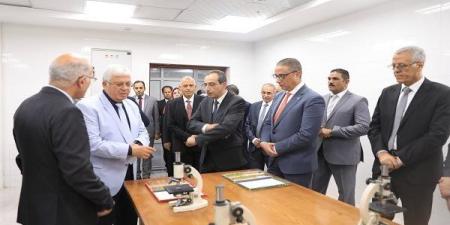 وزير التعليم العالي يتابع استعدادات جامعة الفيوم الأهلية للانطلاق