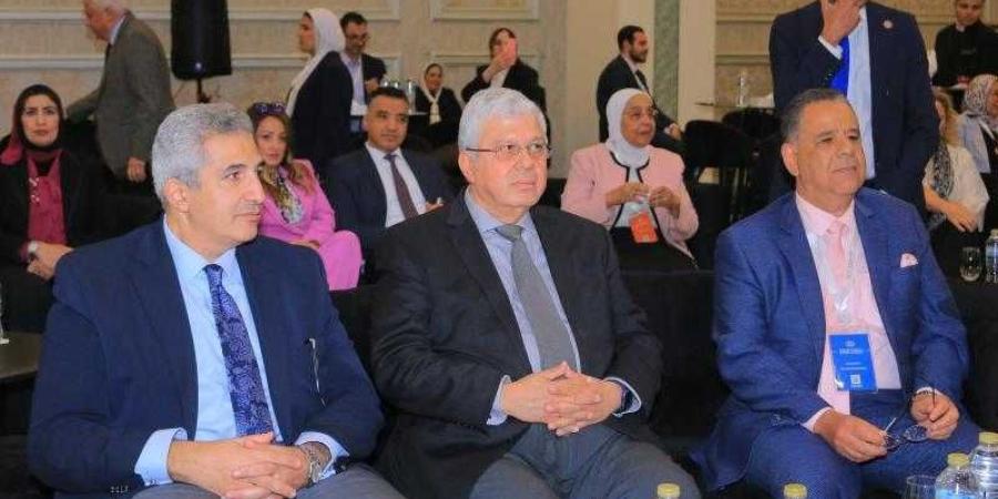 وزيرالتعليم العالي يشهد ختام فعاليات المؤتمر الدولي الثاني لكلية الهندسة بجامعة عين شمس