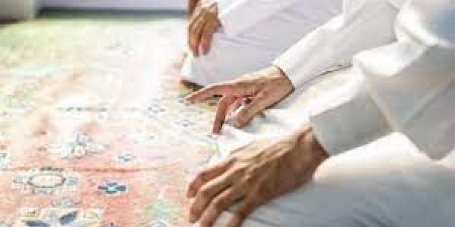 هل تصح صلاة المأموم مع مصلٍ يؤدي النافلة؟.. الإفتاء تحسم الجدل