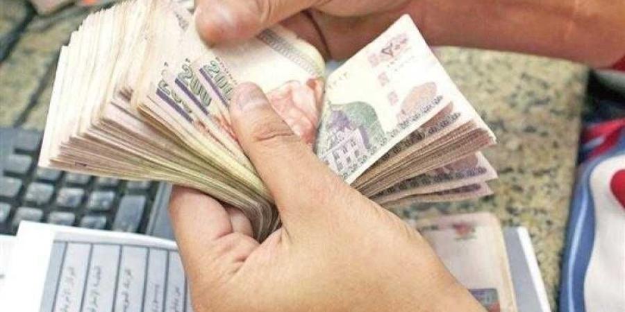 هل يجوز إعطاء زميل العمل من مال الزكاة؟.. الإفتاء توضح