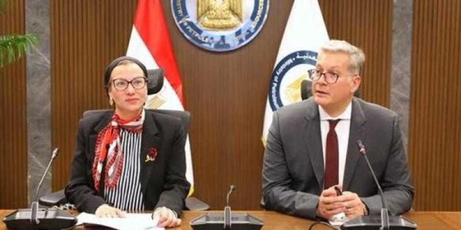 وزيرا البترول والبيئة يناقشان سبل خفض الانبعاثات الكربونية في مصر