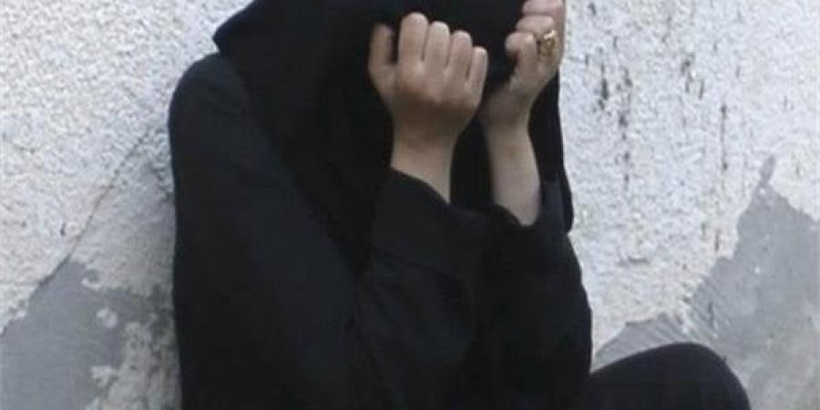 القبض على المتهمة بسرقة بطاقات الائتمان من المواطنين في السلام