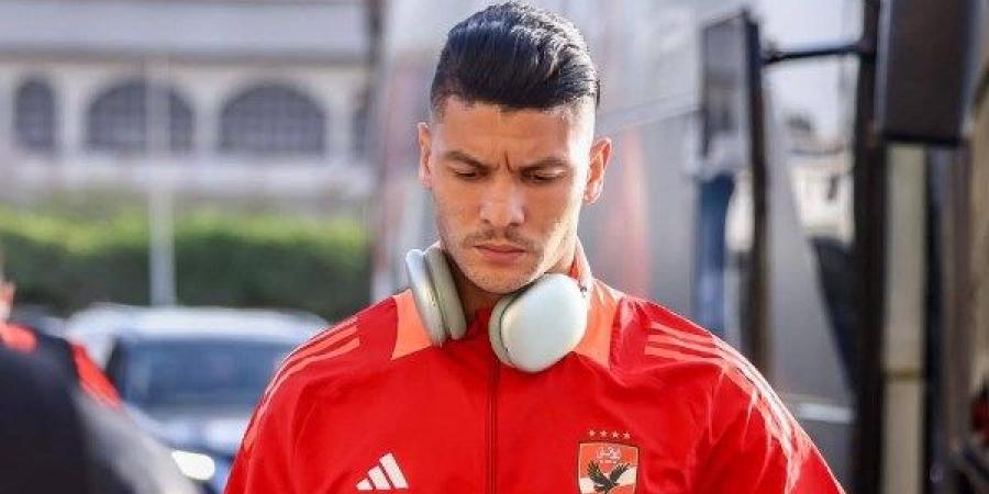 إعلامي يكشف مدة غياب أشرف داري عن الأهلي بعد إصابته