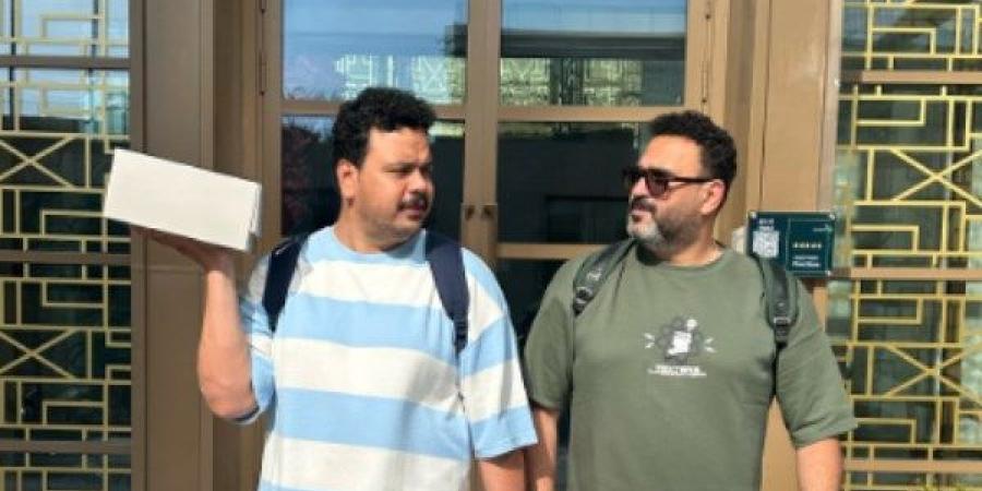 أحدث ظهور لـ أكرم حسني ومصطفى غريب للعرض الأول لمسرحية “ألف تيتة و تيتة”
