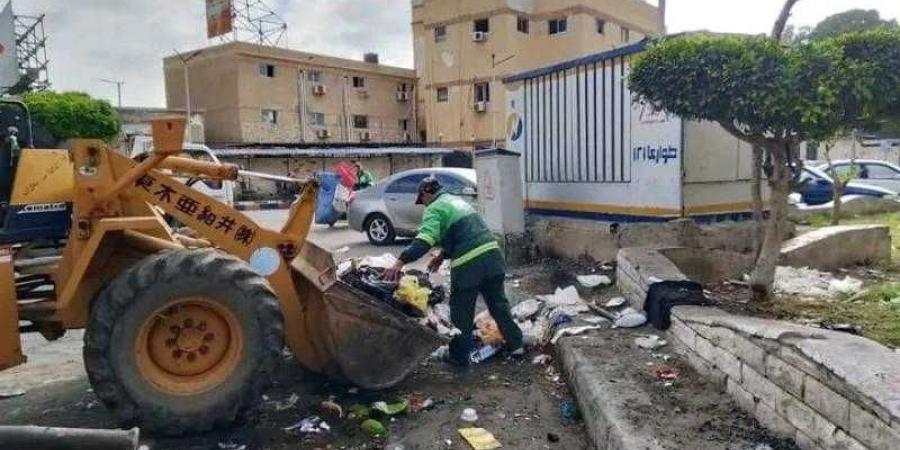 حي المناخ بمحافظة بورسعيد يواصل حملاته المكثفة للإرتقاء بمنظومة النظافة في محيط الشوارع