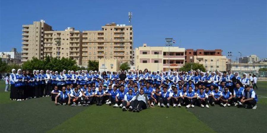 متطوعو وزارة الرياضة يطلقون "مستقبلنا 12" بمركز شباب الساحة بمطروح