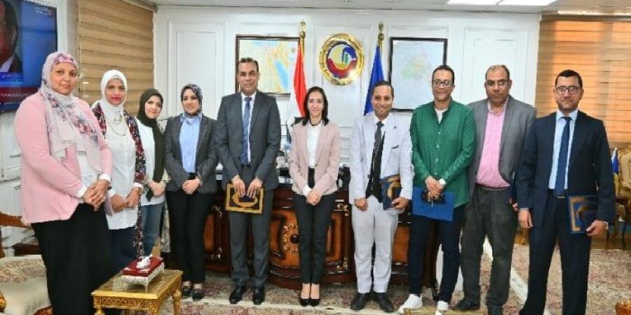 محافظ البحيرة تكرّم الفريق الطبي بمستشفى صدر دمنهور الفاىز بالجائزة الماسية الدولية للجلطات