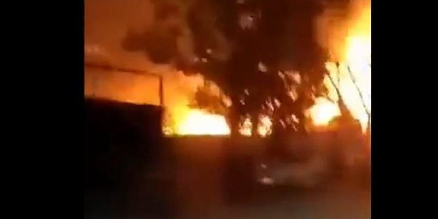 حريق ضخم قرب محطة للطاقة بمدينة كراج الإيرانية