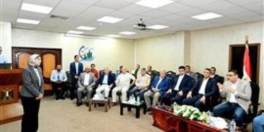 وزير الإسكان يعقد اجتماعاً بمقر جهاز السويس الجديدة لمتابعة المشروعات التنموية بالمدينة