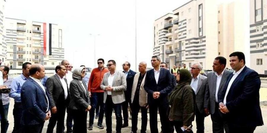 وزير الإسكان يتفقد مشروع ”الإسكان الحر” بمدينة السويس الجديدة
