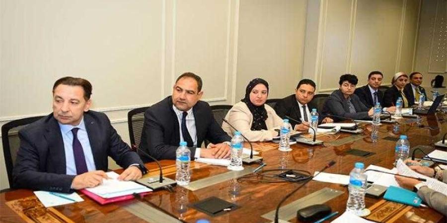 وزير الخارجية والهجرة يلتقي بقطاع الأمريكتين فى الوزارة