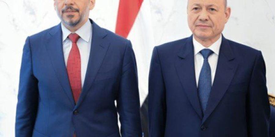 اليمن.. إقالة رئيس الوزراء أحمد عوض بن مبارك وتعيين وزير المالية سالم بن بريك خلفاً له