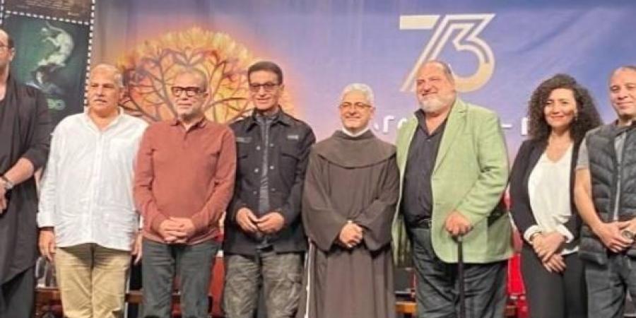 شاهد.. خالد الصاوي يظهر بالعكاز خلال ندوة «ليه تعيشها لوحدك»