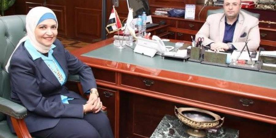 قدمت خدماتها لأكثر من 10 آلاف سيدة.. محافظ بني سويف يناقش نتائج الحملة التنشيطية  التوعوية لتنظيم الأسرة