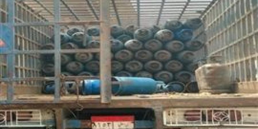 ضبط 4000 لتر سولار مهرب و160 طن أسمدة زراعية مقلدة ومغشوشة و8 طن دقيق بلدي مدعم بمحافظة الجيزة