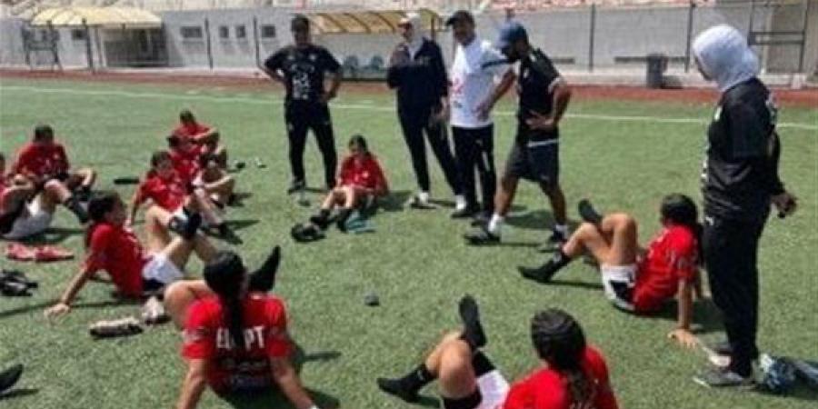بحضور إيناس مظهر.. منتخب الناشئات يغادر لباريس للمشاركة في معسكر تدريبي