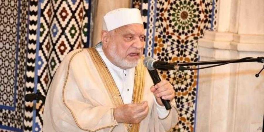وفد من هيئة كبار العلماء يزور الدكتور أحمد عمر هاشم للاطمئنان على صحته