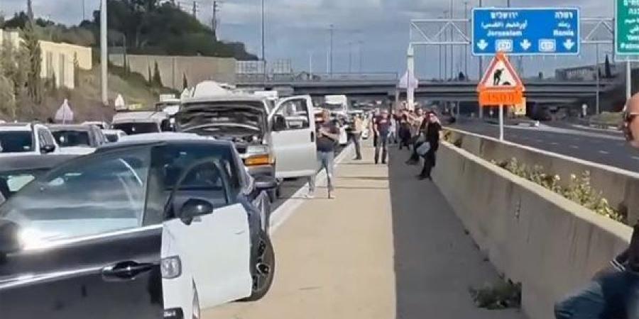 تفاصيل العثور على قنبلة موقوتة ملفوفة بعلم إسرائيل جنوب تل أبيب (فيديو)