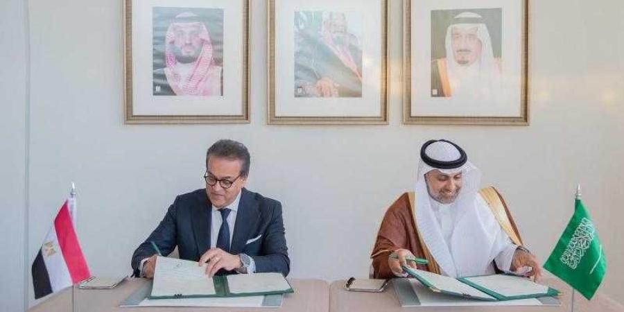 وزير الصحة يوقع مذكرة تفاهم مع نظيره السعودي ...