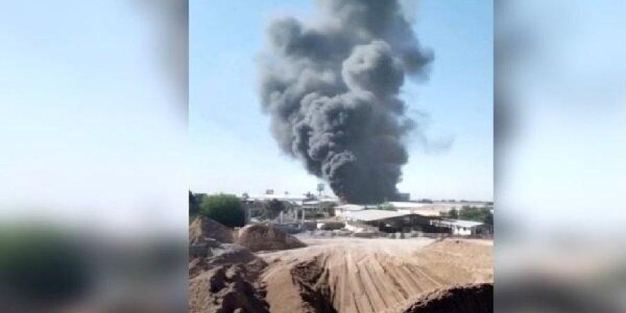 لحظة اندلاع حريق ضخم في مدينة مشهد الإيرانية (فيديو)