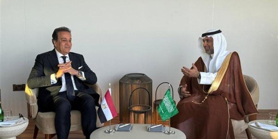 وزير الصحة يبحث مع نظيره السعودي مستجدات التعاون بين البلدين