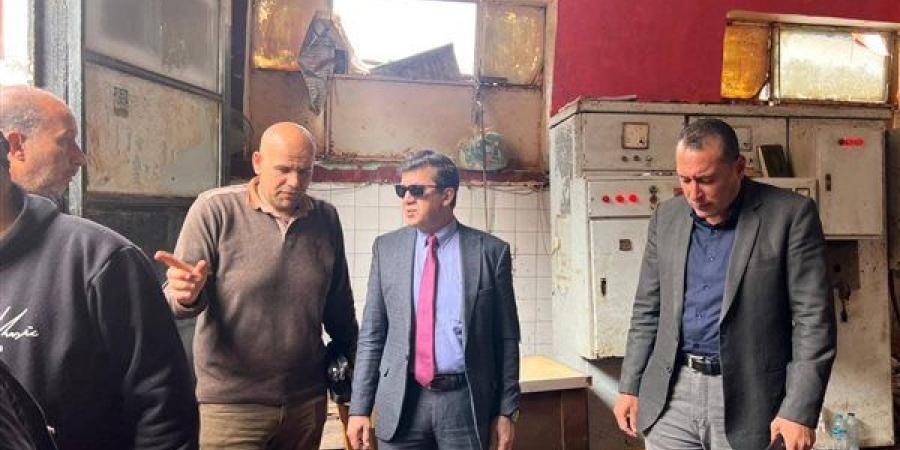 سكرتير عام دمياط يتفقد المنازل الغارقة بالوسطاني في دمياط