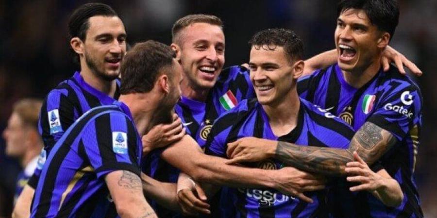 إنتر ميلان يعبر فيرونا ويتمسك بمطادرة نابولي في الدوري الإيطالي