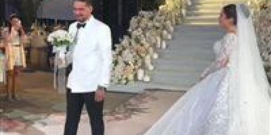 وسط حضور نجوم الفن.. الصور الأولى من حفل زفاف رنا رئيس