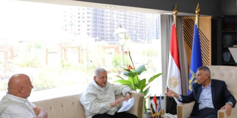 محافظ أسوان : إنجاز 70 % من المشروعات العاجلة بقطاع مياه الشرب بالنقاط الساخنة