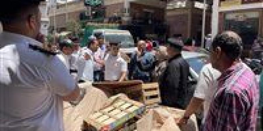 "كرسي وشمسية وتلاجة مخالفة... حملة مفاجئة تضرب قلب بورسعيد في وقت الذروة"
