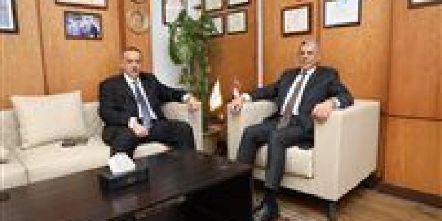 لتدريب شباب الصعيد على علوم الفضاء.. محافظ أسيوط يبحث مع الرئيس التنفيذي لوكالة الفضاء المصرية إنشاء معهد بالمحافظة