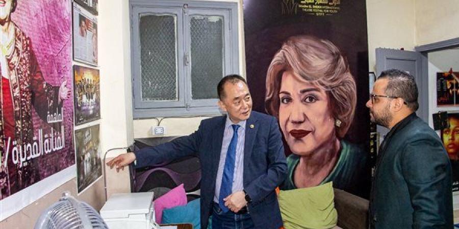 رئيس الجمعية الكورية للمسرح في زيارة لمقر مهرجان شرم الشيخ الدولي.. صور