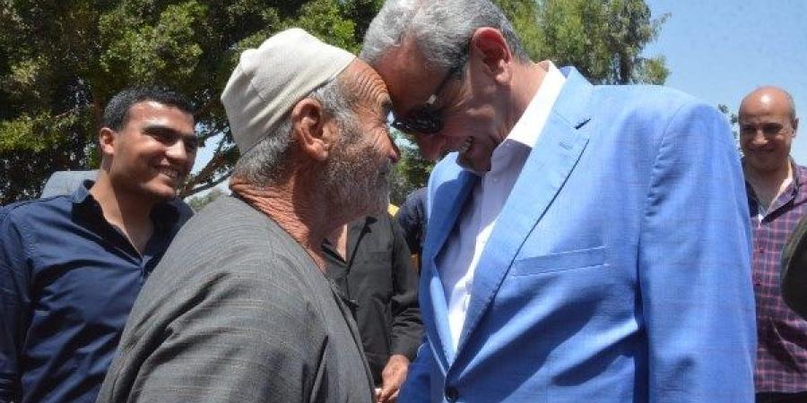 سيرا على الاقدام محافظ الغربية فى جولته التفقدية لقرى وأحياء طنطا