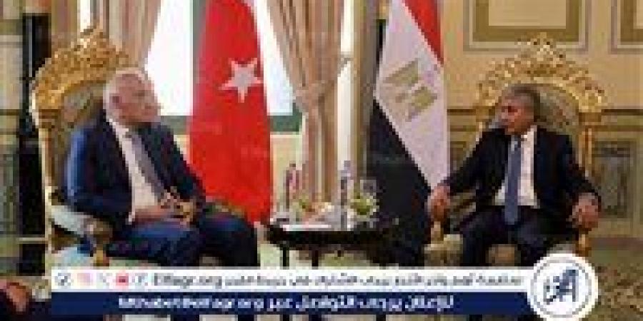 وزير السياحة والآثار يلتقي وزير الثقافة والسياحة بجمهورية تركيا لبحث سبل تعزيز التعاون المشترك بين البلدين