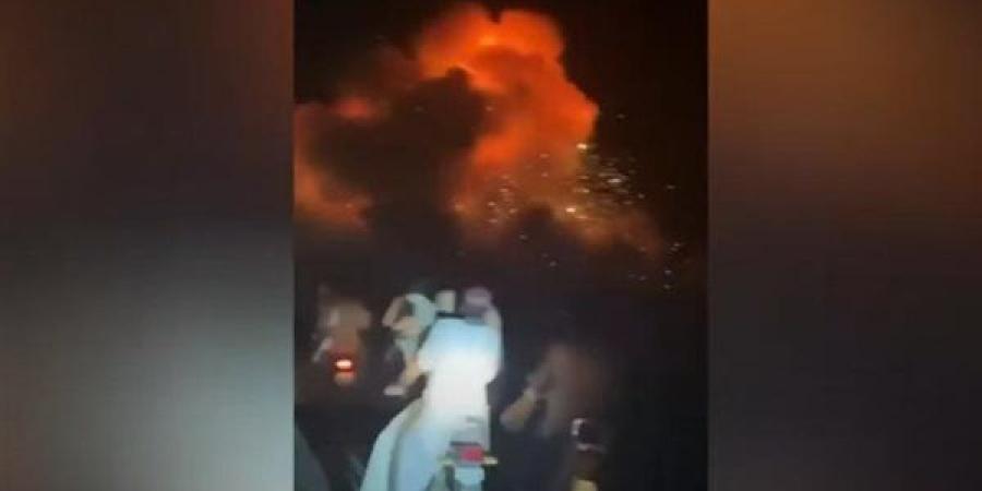 مشاهد توثق اللحظات الأولى لقصف الهند منشآت عسكرية باكستانية في كشمير