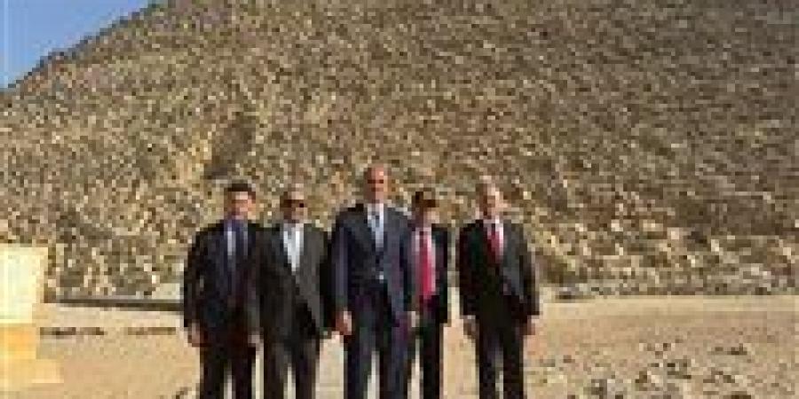 وزير السياحة التركي يشيد بعبقرية المصري القديم في بناء الأهرامات ونحت تمثال أبو الهول
