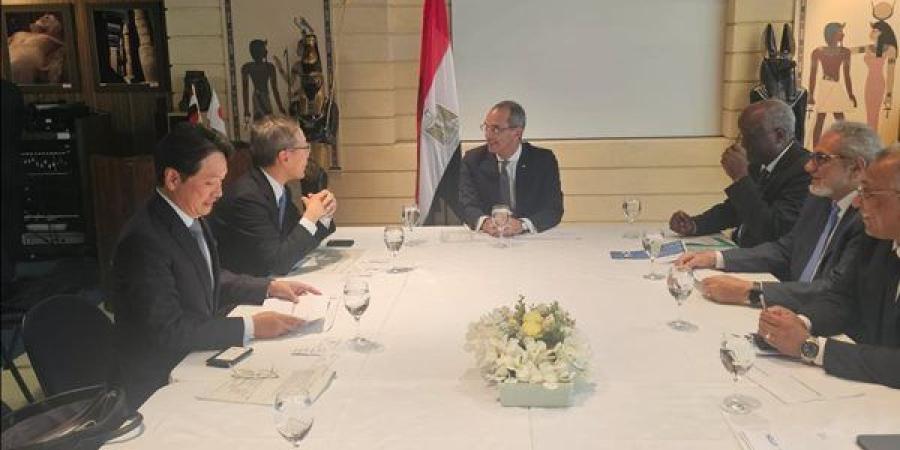 وزير الاتصالات يلتقي مسؤولى شركات يابانية لبحث فرص التعاون المشترك