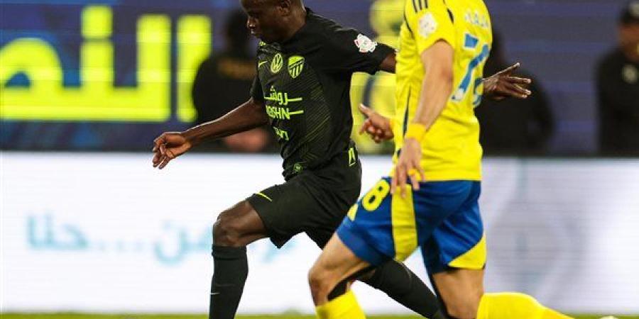 الاتحاد يقلب الطاولة على النصر بثلاثية مثيرة في قمة دوري روشن