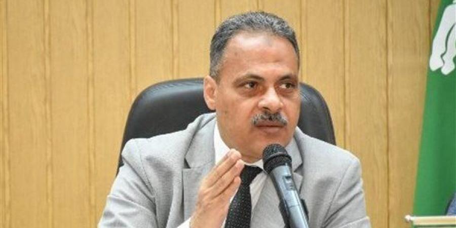 محافظ الشرقية يتفقد أعمال رصف ورفع كفاءة الشوارع الداخلية بمنطقة تقسيم المعلمين