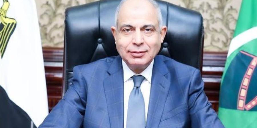 محافظ المنيا يوافق على تحسين خدمات النقل وفتح باب التقديم لترخيص 50 تاكسي