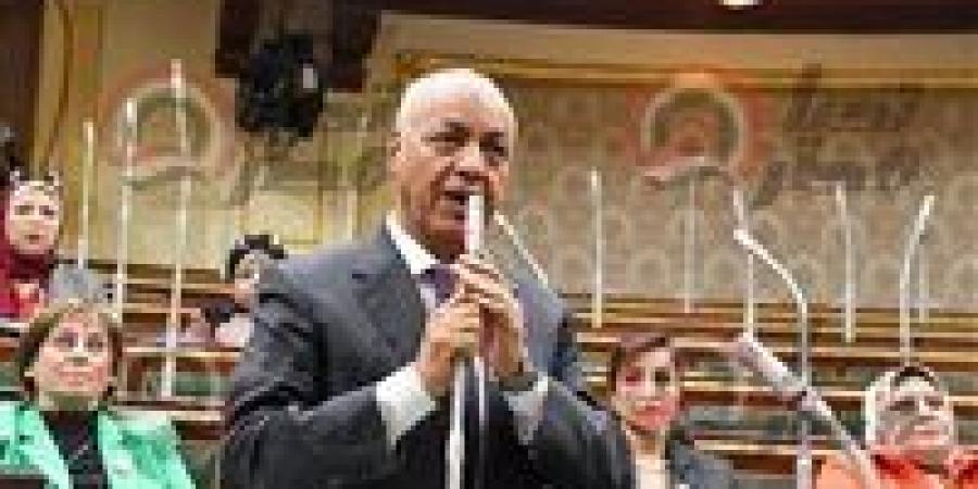 الحكومة تشحن الشارع ضد الدولة.. مصطفى بكري: مشروع قانون الإيجار القديم يهدد السلم الاجتماعي ويخلق صراعًا طبقيًا