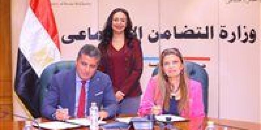 وزيرة التضامن تشهد توقيع بروتوكول لدعم مشروعات متناهية الصغر للفئات الأولى بالرعاية
