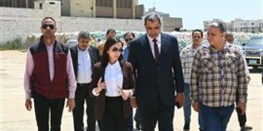 محافظ البحيرة تتفقد شون تجميع الأقماح بدمنهور