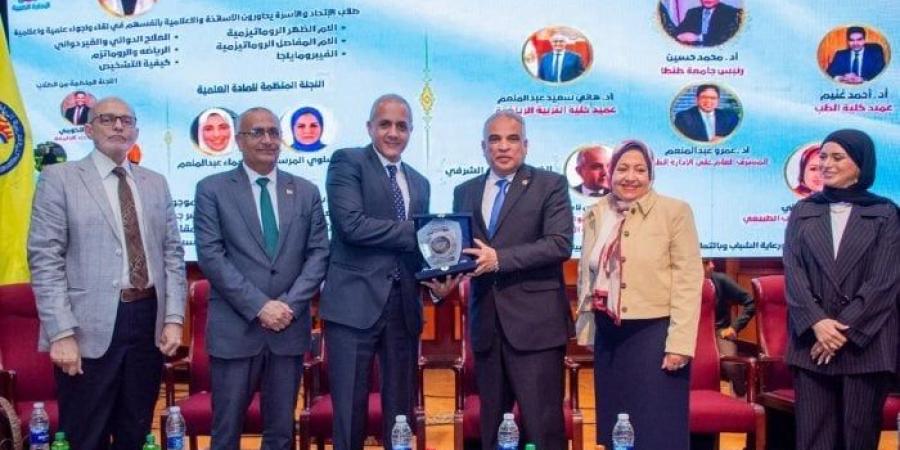 رئيس جامعة طنطا يشهد احتفالية إعلان نتائج المسابقة العلمية "الأمراض الروماتيزمية بين الشباب"